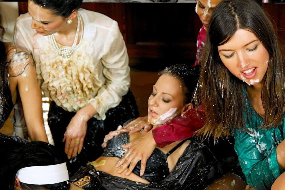 15P Estrelas porno em casa Bebês desleixados fazem sexo