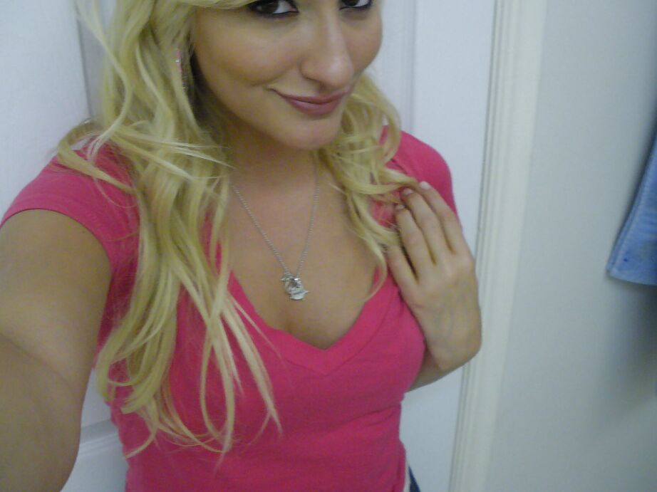 16P Cache of snaps with blonde girl Mallory Rae Murphy taking nude selfies