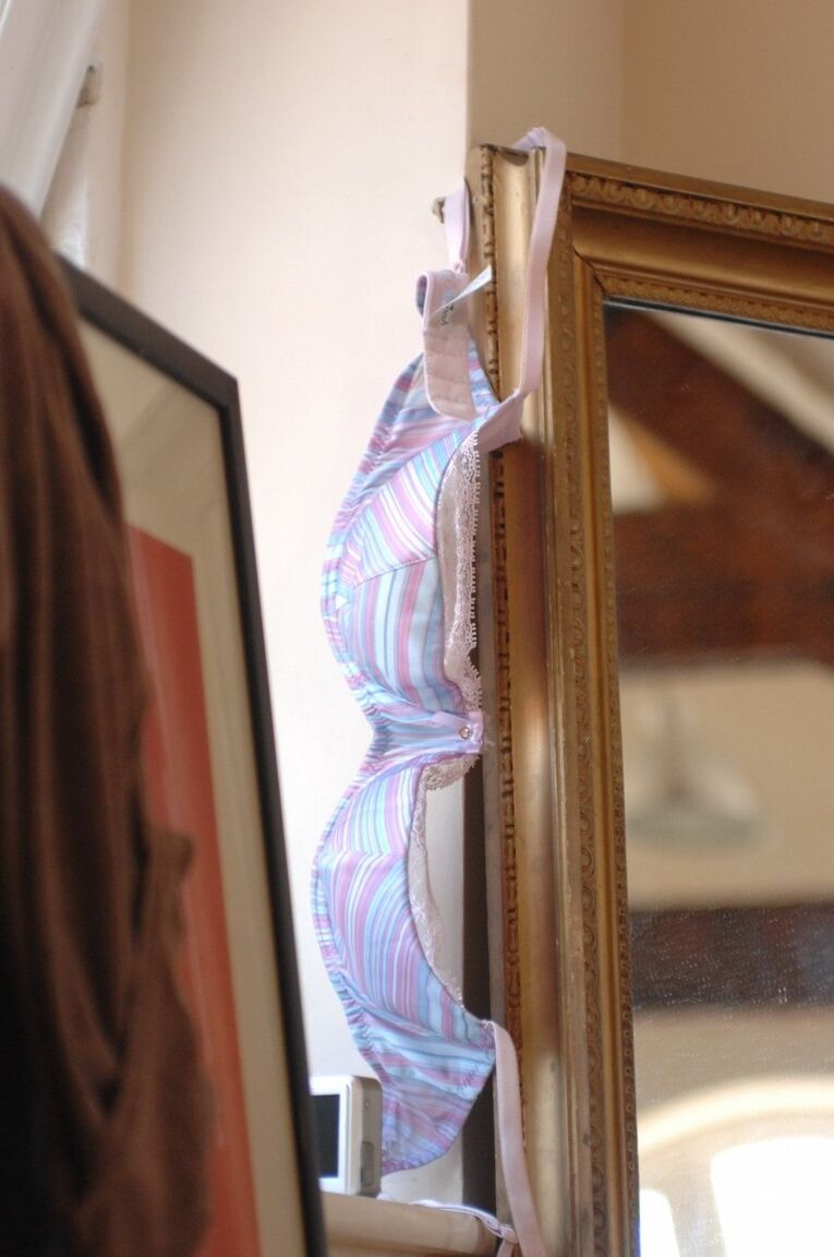 12P Glamour model removes her clothes while taking selfies in the mirror