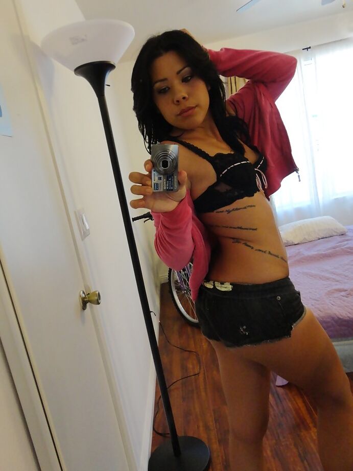 16P 18 year old hottie Summer Stetson taking topless selfshots in mirroe