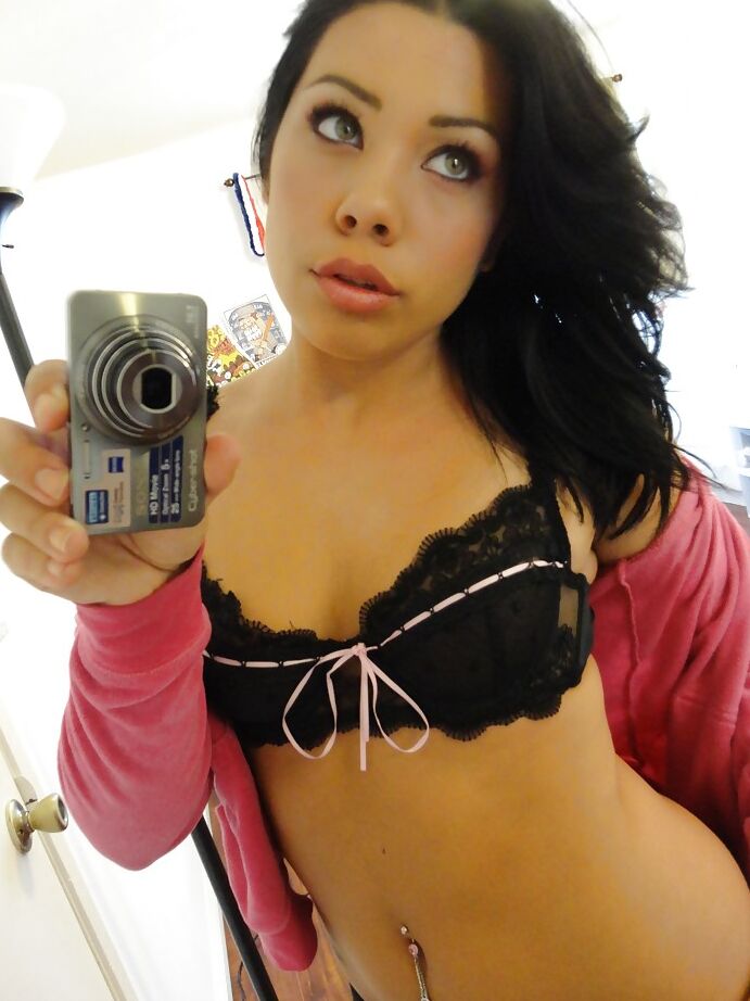 16P 18 year old hottie Summer Stetson taking topless selfshots in mirroe