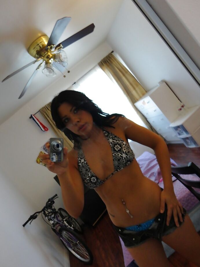16P 18 year old hottie Summer Stetson taking topless selfshots in mirroe