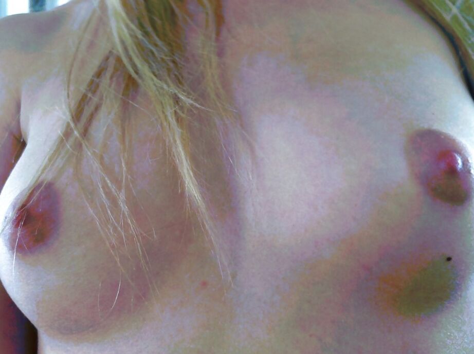 16P Abigale Johnson prend des photos sexy tout en portant de la lingerie