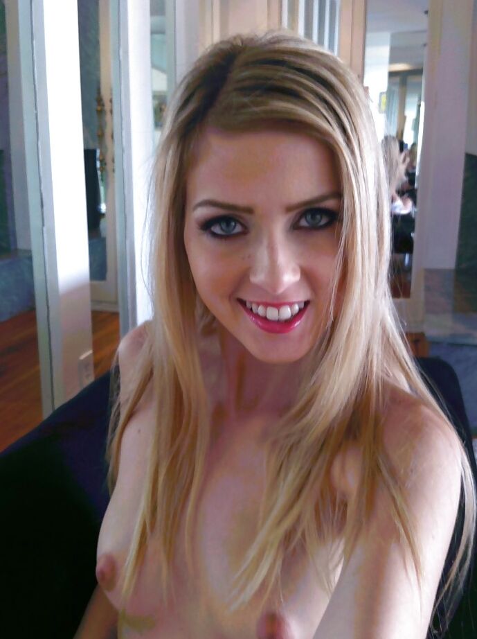 16P Abigale Johnson prend des photos sexy tout en portant de la lingerie