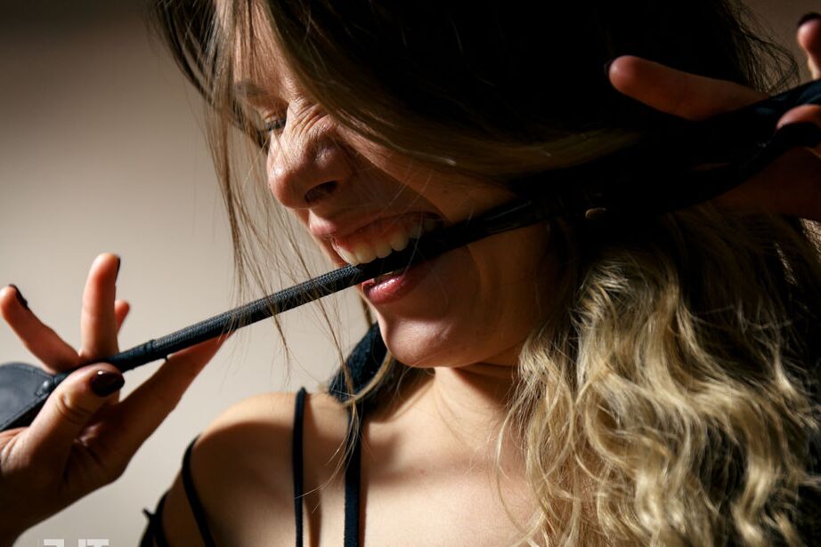 16P Horny teen Samantha Shain sticks the handle of a flogger in her pussy