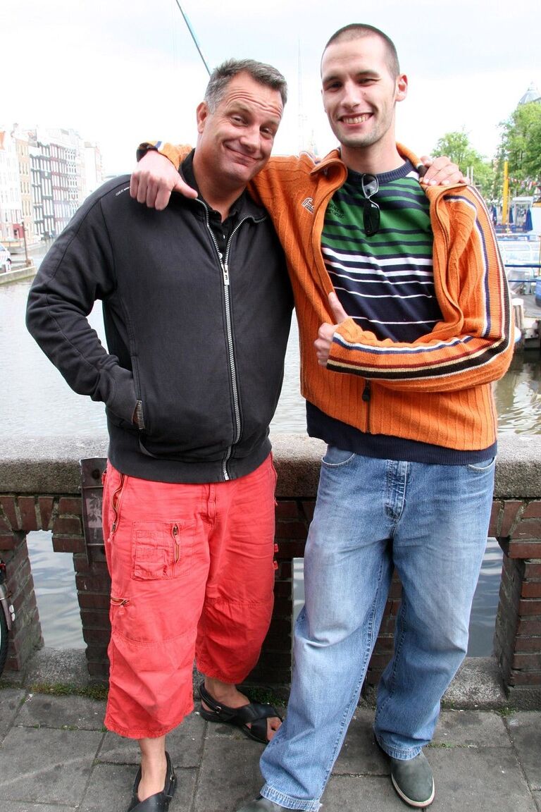 15P Prostituta de Amsterdam tiene sexo con dos hombres en una sexcation