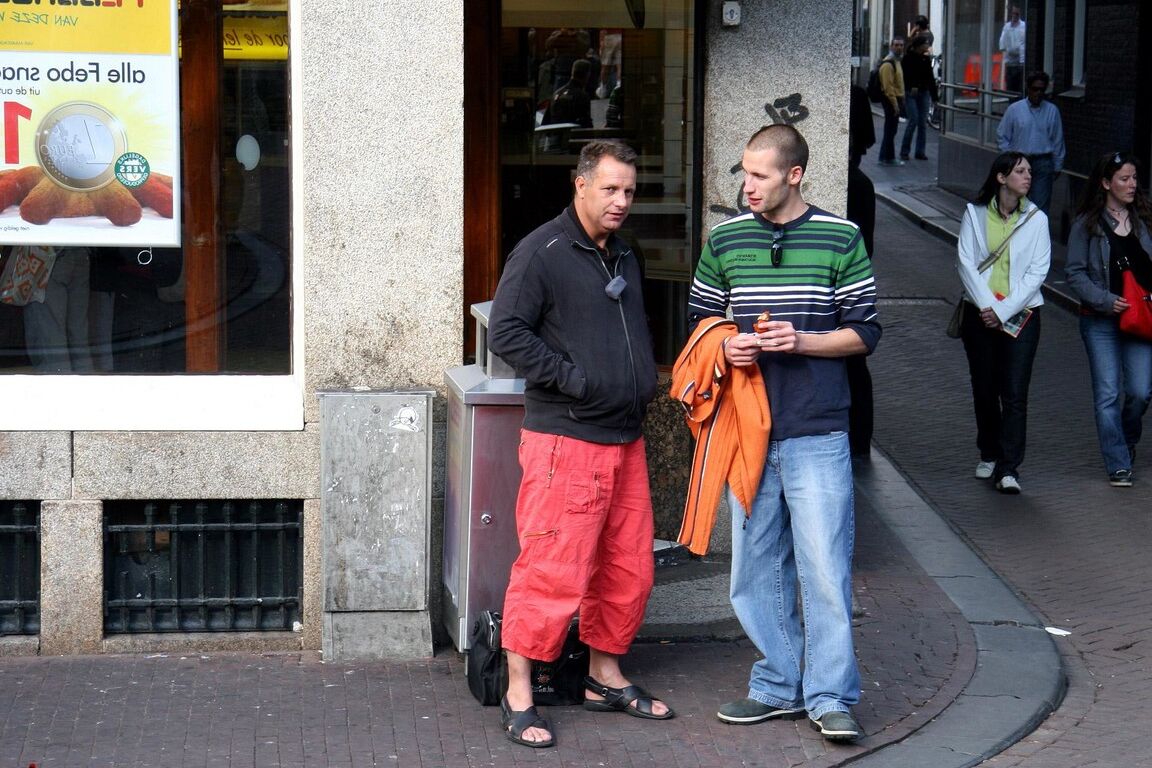 15P Prostituta de Amsterdam tiene sexo con dos hombres en una sexcation