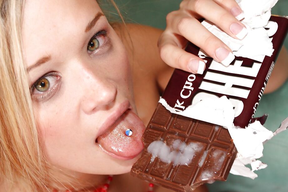 16P A pequena adolescente gostosa Heather Starlet abre sua buceta para o pau