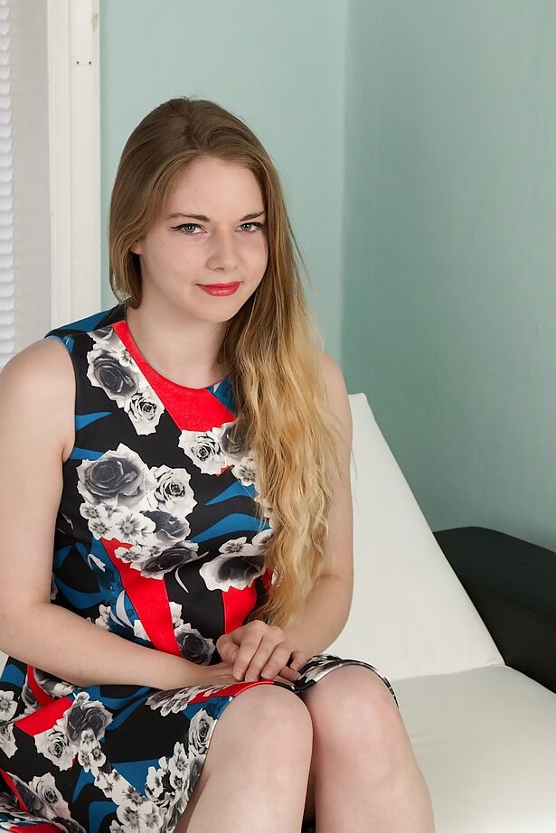 16P Adorable Alice Wonder knows proper moves when posing her hairy twat
