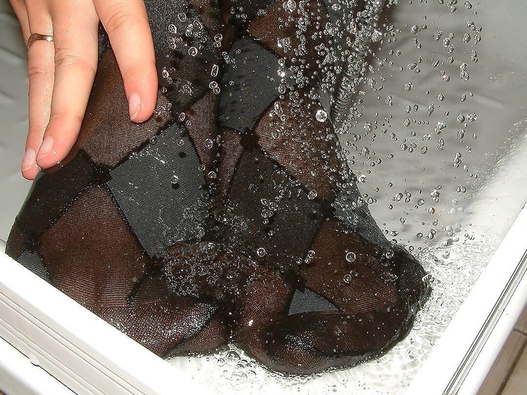 16P Solo model Kasia wets her harlequin pantyhose in the shower with a bra on