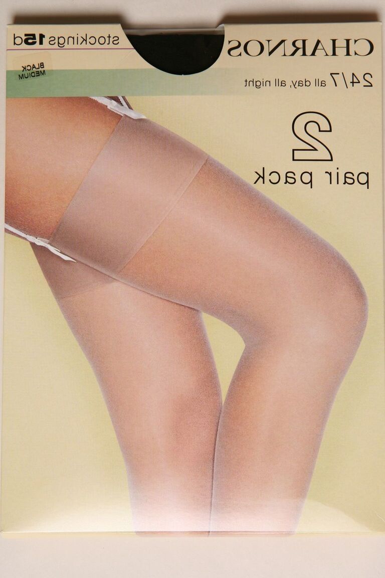 21P Das hübsche, blauäugige Babe Rosie W enthüllt ihr natürliches Aussehen und neckt in Dessous