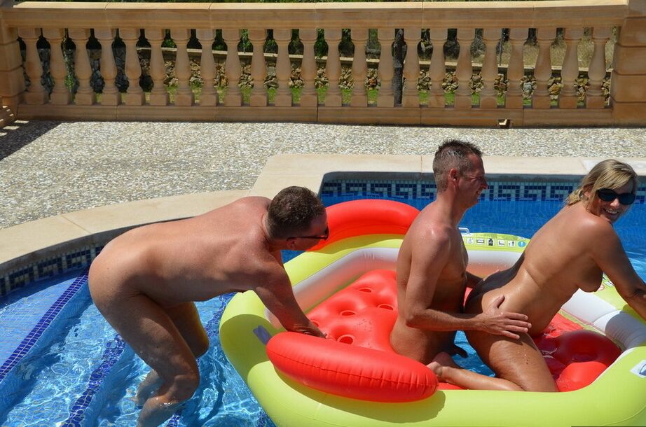 20P Naked amateur Sweet Susi gets banged on an inflatable craft in a pool