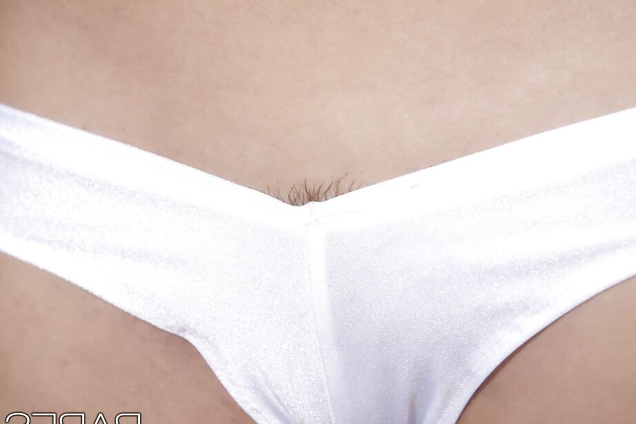 16P Nena ardiente con grandes tetas quitándose la lencería y provocando su raja