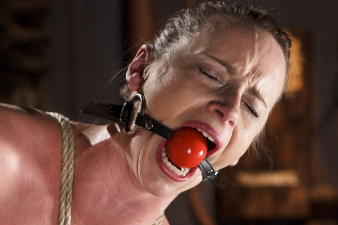 21P Sadistic Rope Bella Rossi