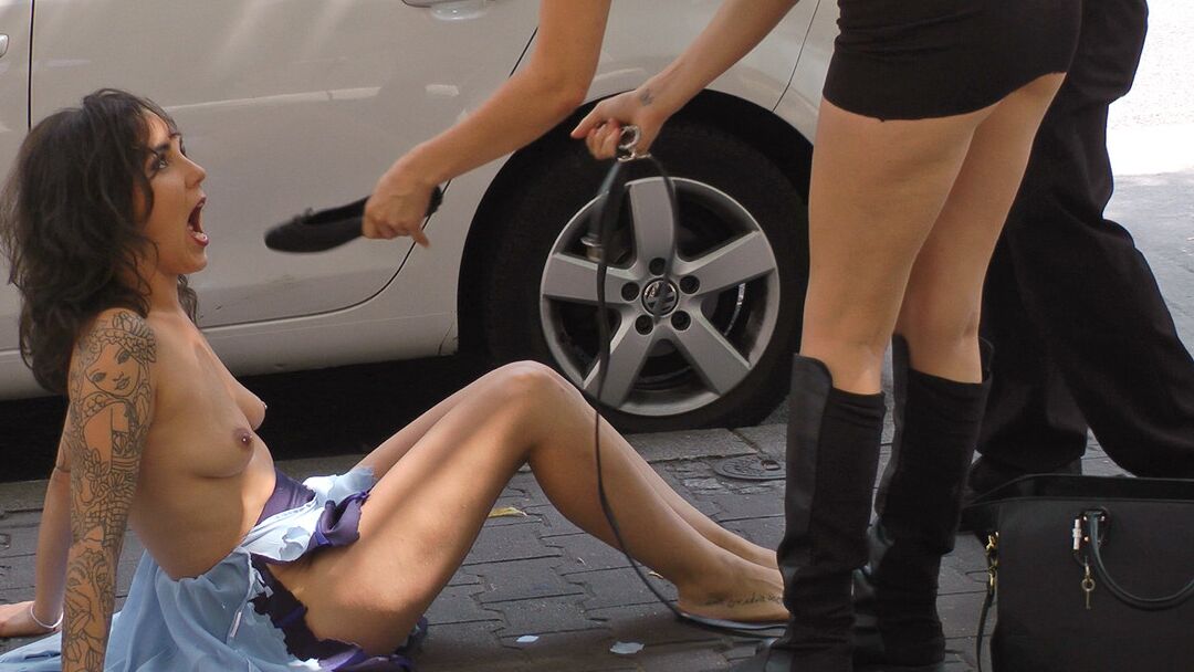 21P Public Disgrace Coco Chanal, Conny Dachs, Mona Wales