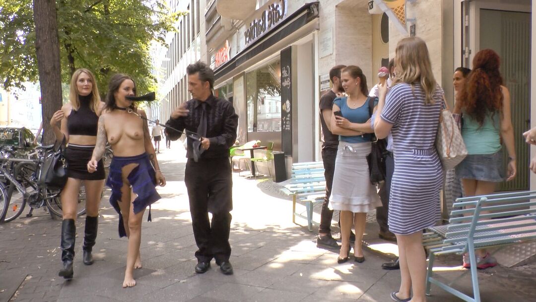 21P Public Disgrace Coco Chanal, Conny Dachs, Mona Wales