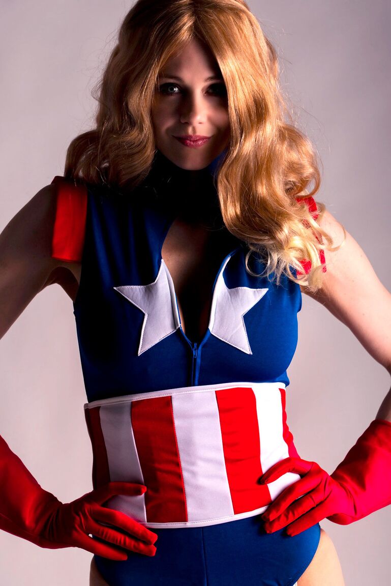 21P La pecadora Wonder Woman Maitland Ward es follada duro por un Spider-Man negro
