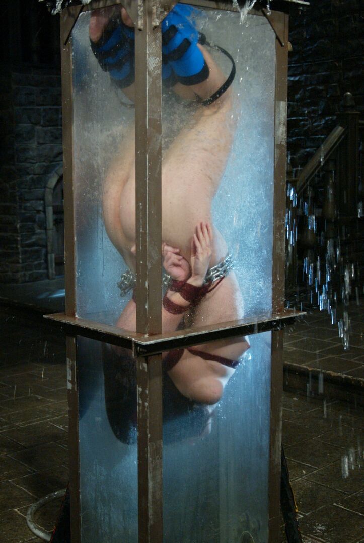 21P Eau Servitude Amber Rayne