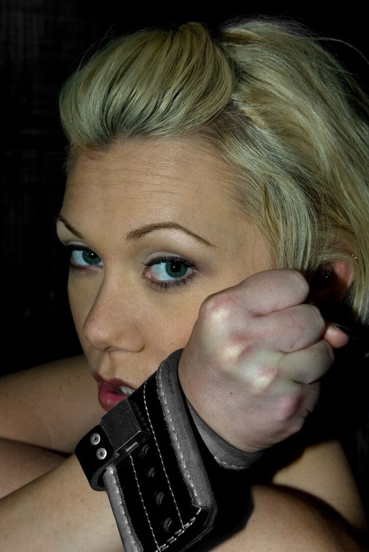 21P Device Bondage Samantha Sin