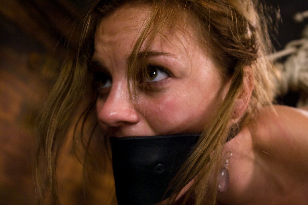 21P Hogtied Amber Rayne, Kirra Lynne