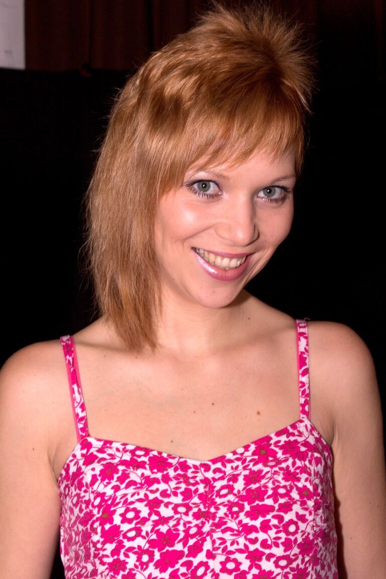 21P La MILF húngara Electra Angels mama una gran polla