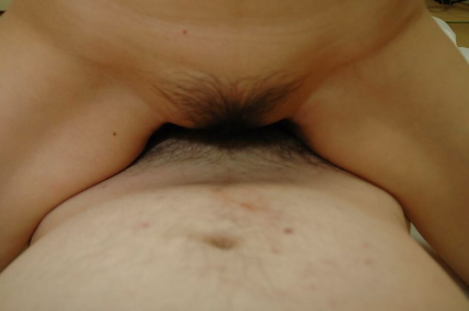 16P asiática MILF Yoko Ikeda deixa sua buceta peluda satisfeita com brinquedos e pau duro