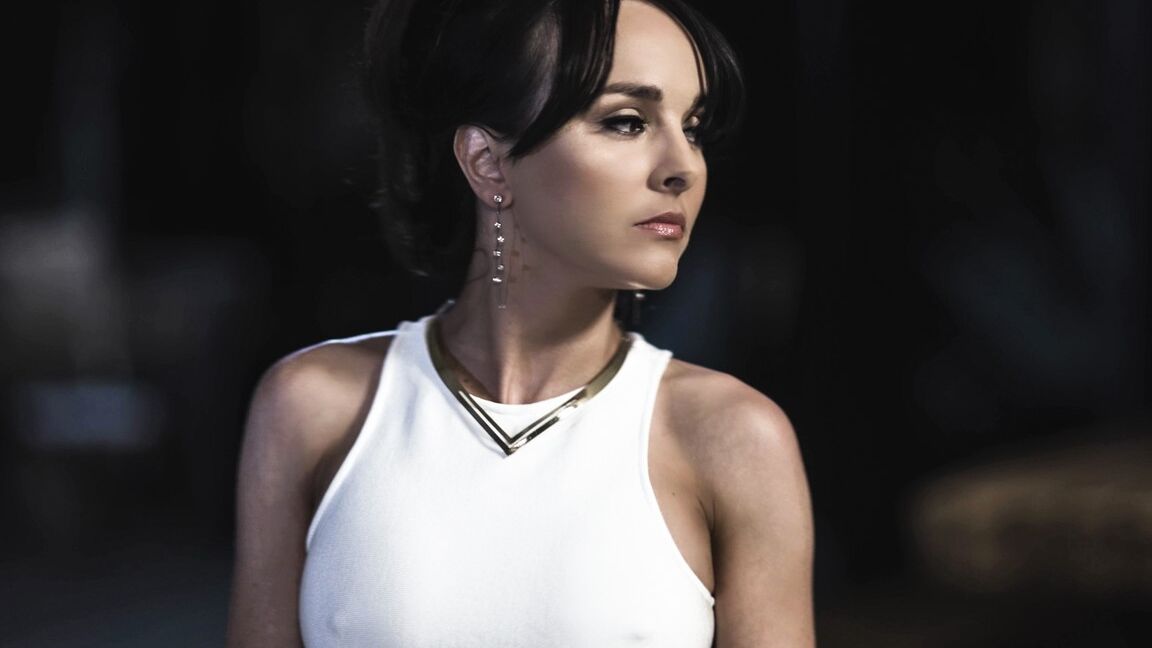 15P Caroline Cytherea is waiting around in a stunning dress, clearly planning to