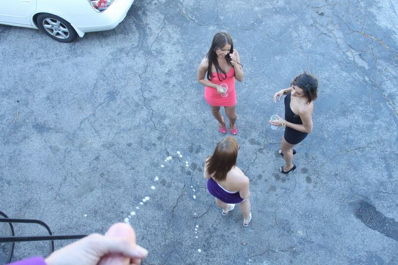 13P Des étudiantes se font couvrir de sperme avant une sale baise en groupe