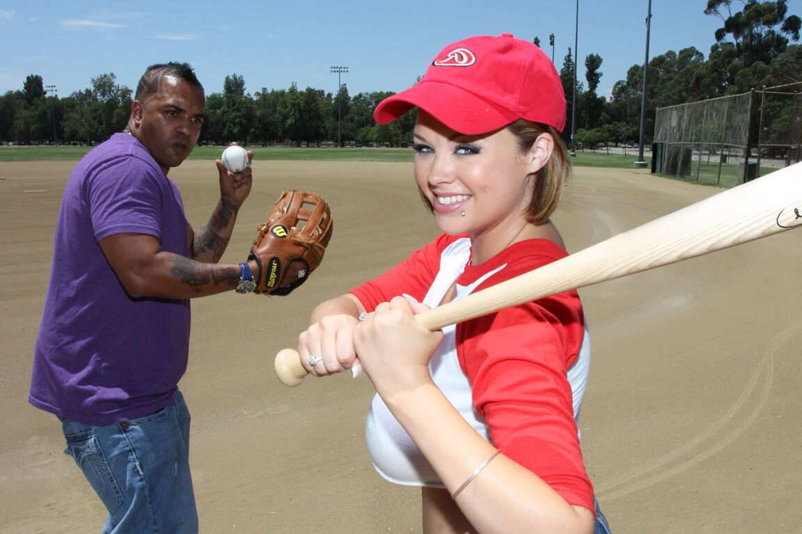 10P 巨乳野球選手ケイティ・コックスがBBCとセックスして顔射もされる