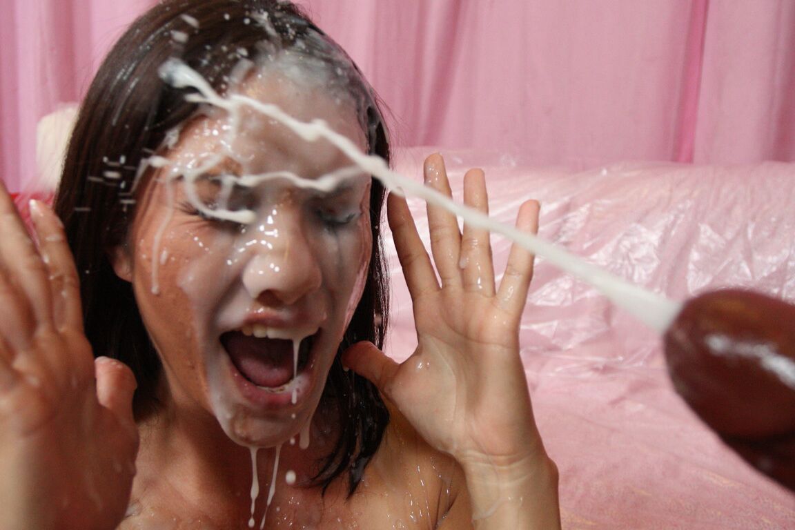 10P A garota peituda Karrlie Dawn cavalga uma enorme BBC antes de uma enorme gozada facial