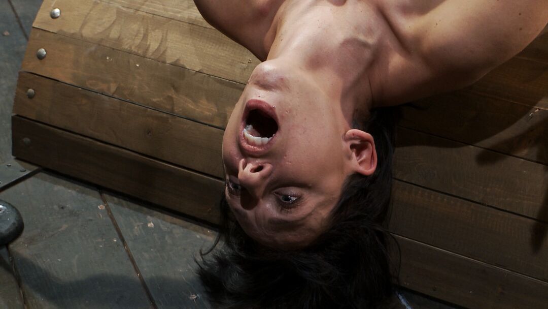 21P Device Bondage Alia Janine