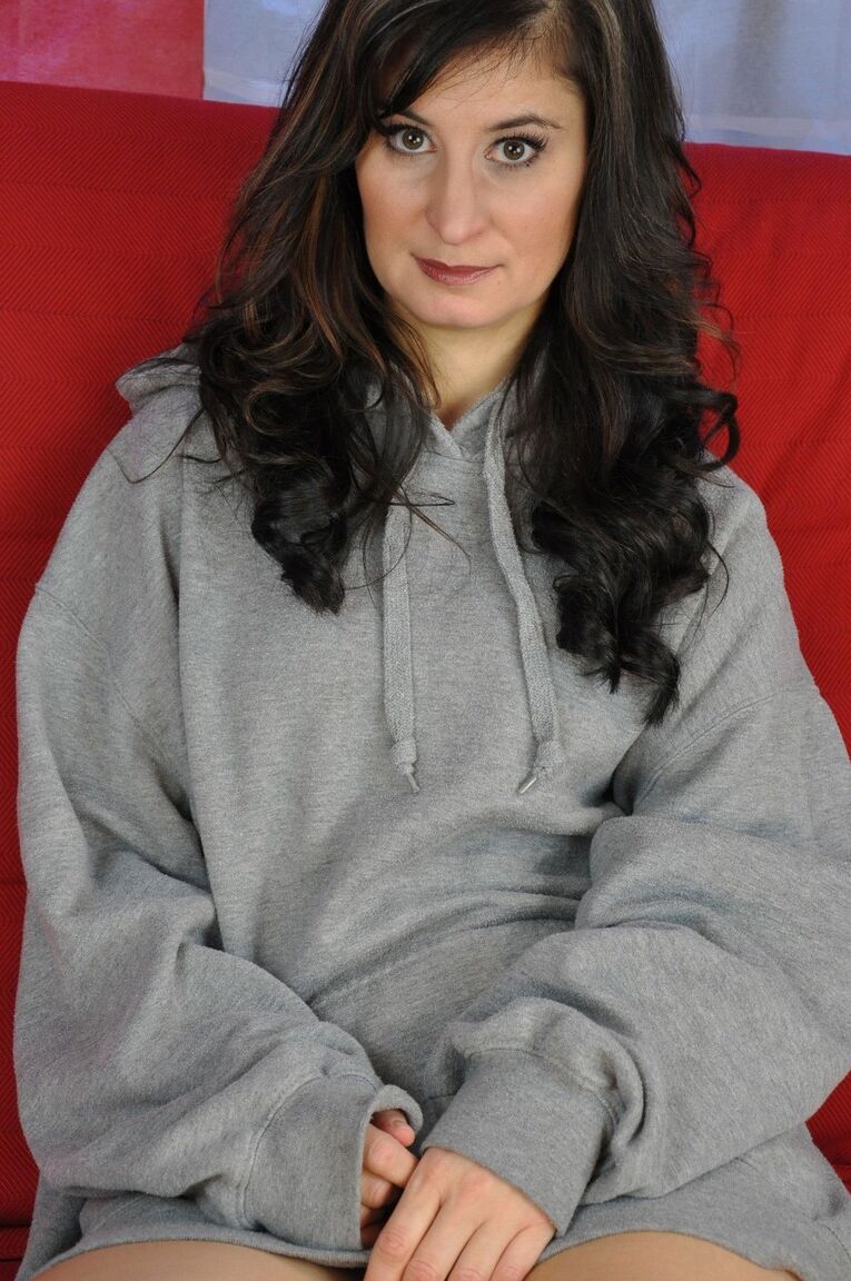 17P Hot MILF Ariel exposes her manicured pubes and masturbates on red couch