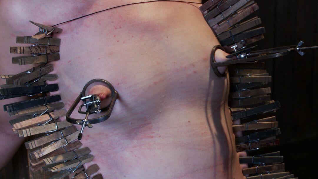 21P Submissive MILF Sarah Shevon gets tortured while kneeling on a Sybian