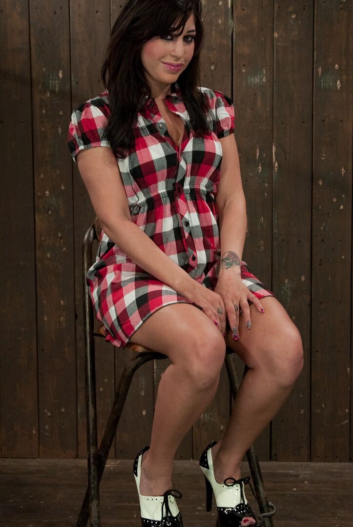 21P Device Bondage Britney Stevens