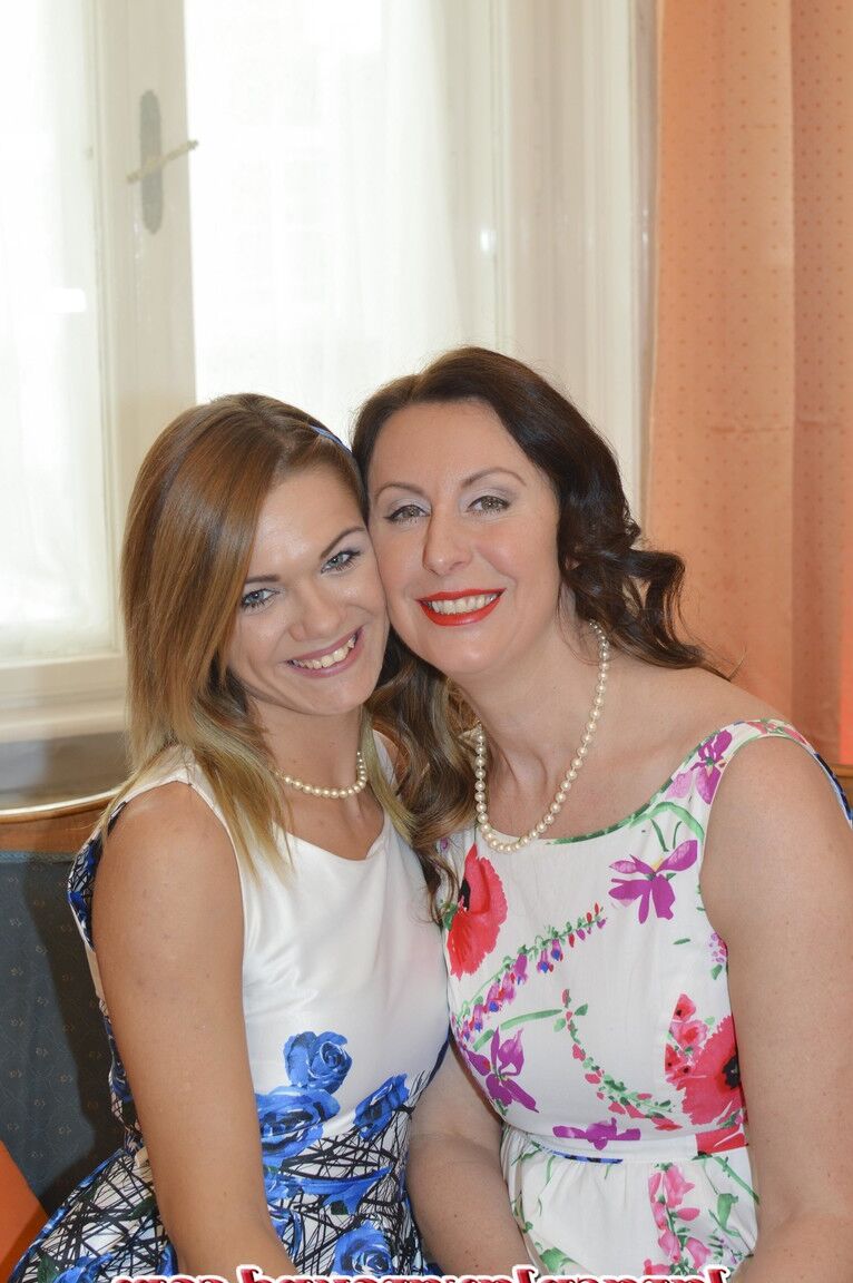 21P Lesbiana MILF Lara