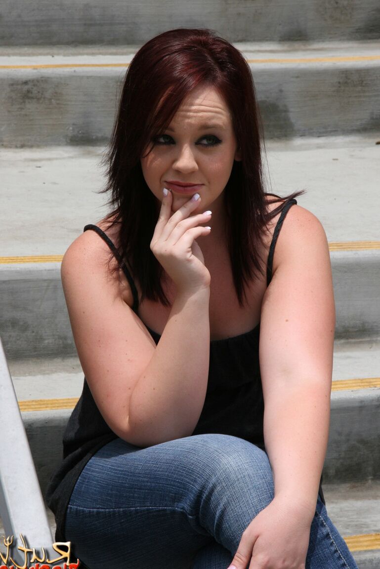 20P Bald man blacked red-haired chick along his blonde girlfriend in threesome