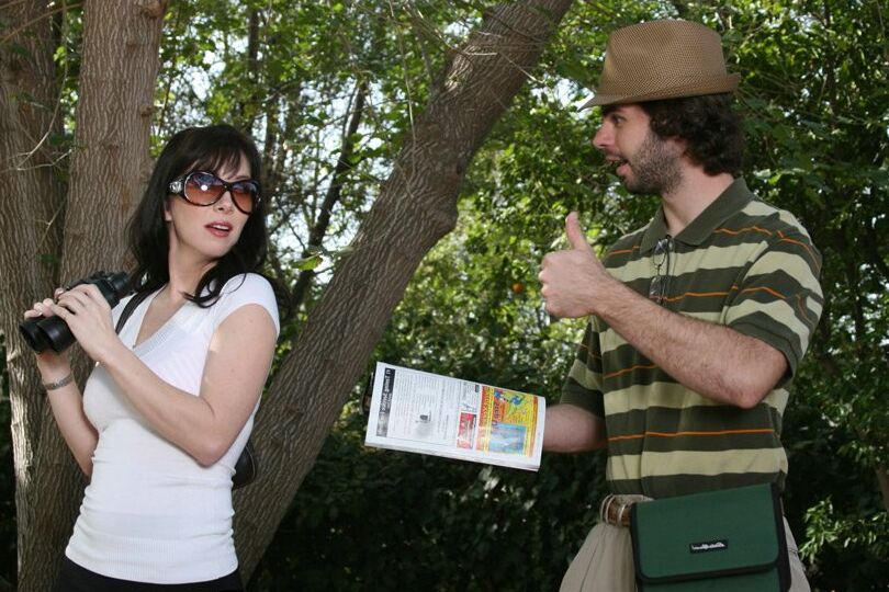 16P Sexy MILF com peitos grandes RayVeness chupando um pau enorme na realidade