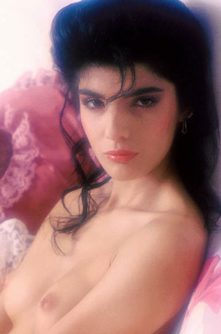 16P Modelo retrô sensual com cabelo grande