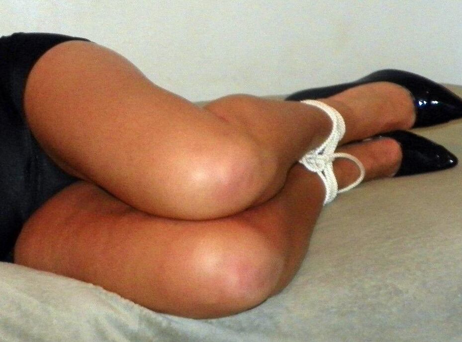 15P Zorro Negro Atado Hermosas Piernas