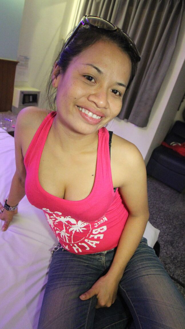15P Sweet Asian MILF Oam gives an excellent head in POV and gets banged