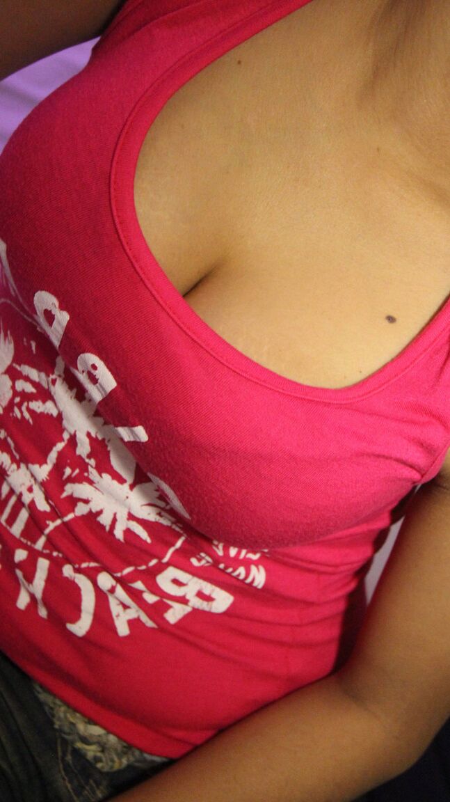 15P Sweet Asian MILF Oam gives an excellent head in POV and gets banged