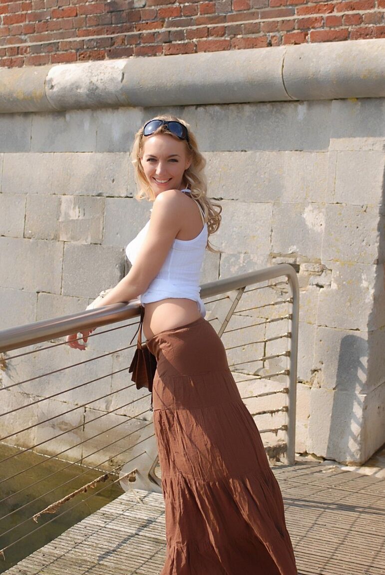 12P Solo girl Hayley Marie Coppin flashes her bare ass while walking on sidewalk