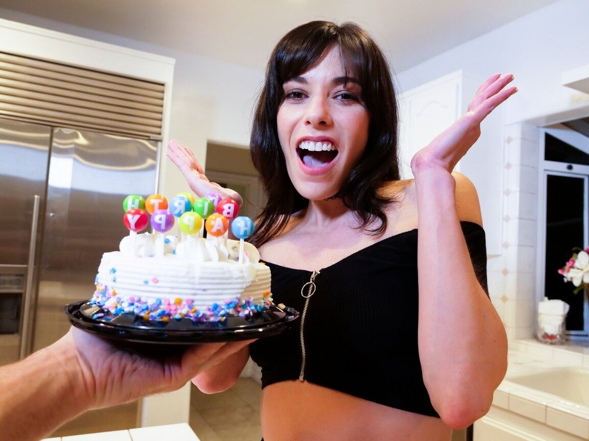 15P Mama bläst die beste Lexi Foxy Gonzo MILF Brunette Kitchen