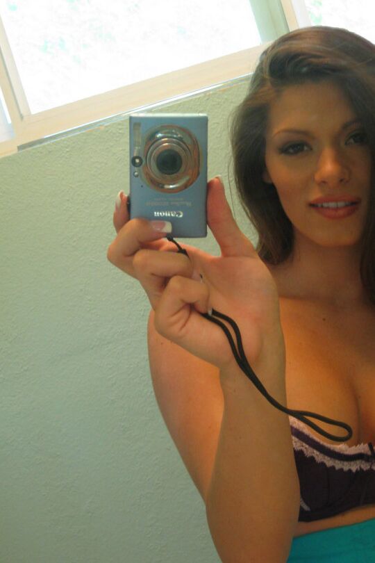 16P Ex-girlfriend Madelyn Marie takes it off for her bf after a couple of selfies