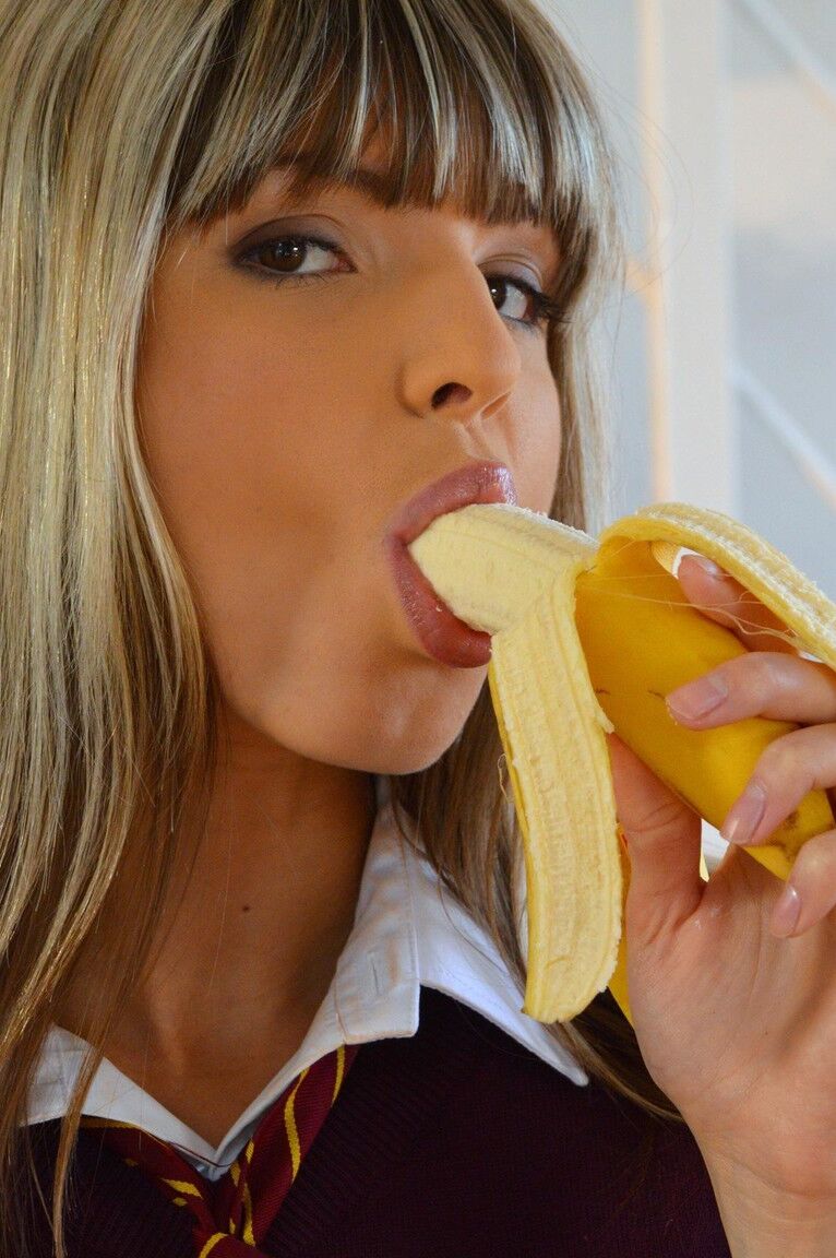 21P Laras Playground Gina Gerson