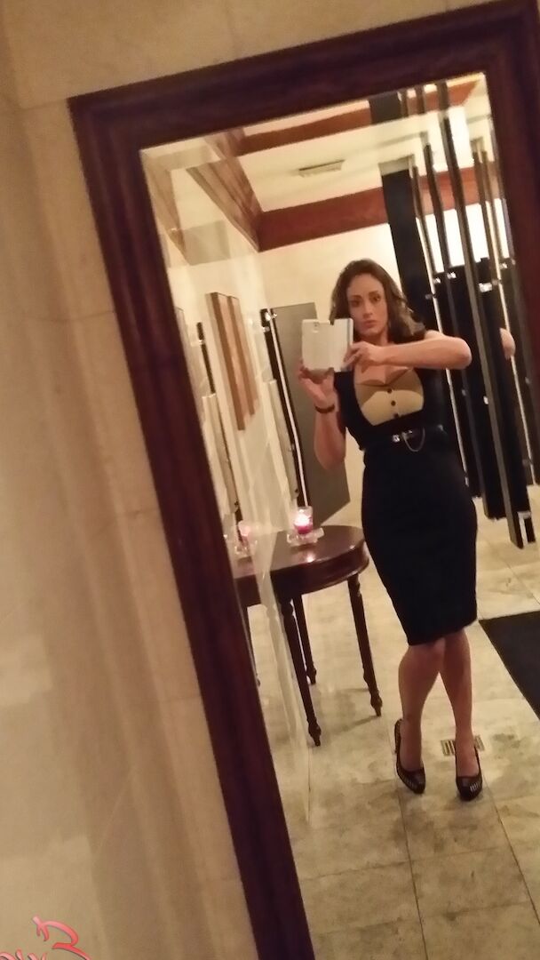 17P Woman with impressive assets Eva Notty adores making dirty selfies