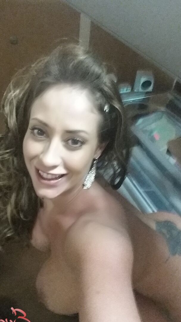 17P Woman with impressive assets Eva Notty adores making dirty selfies