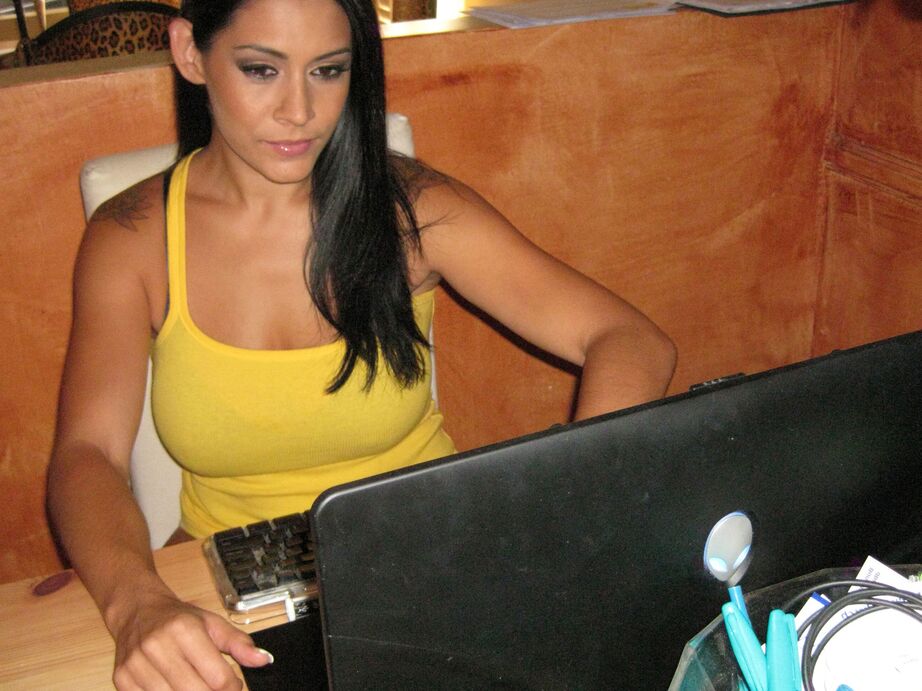16P Busty Latina ex-gf Raylene takes selfies of her hanging labia lips