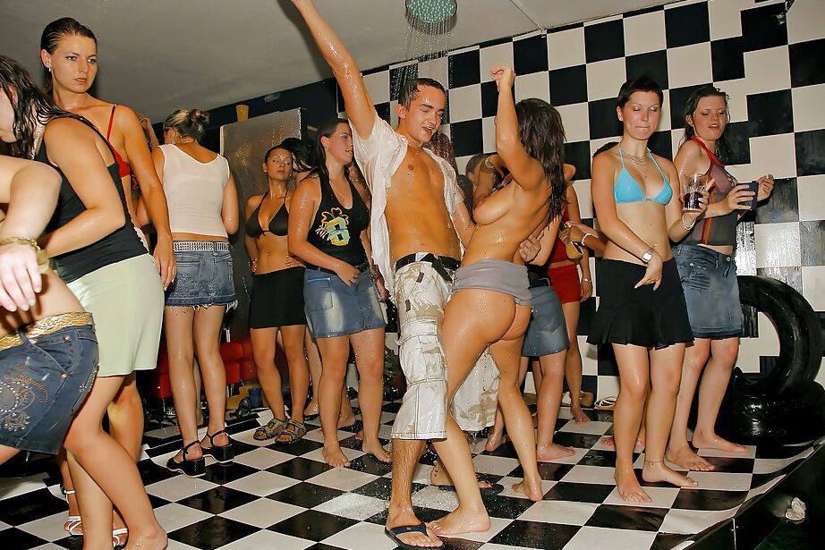 16P Luscious MILFs desfrutam de orgia de sexo selvagem na festa de sexo bêbado