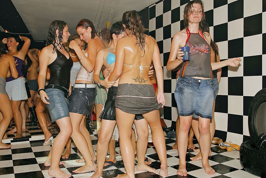 16P Luscious MILFs desfrutam de orgia de sexo selvagem na festa de sexo bêbado